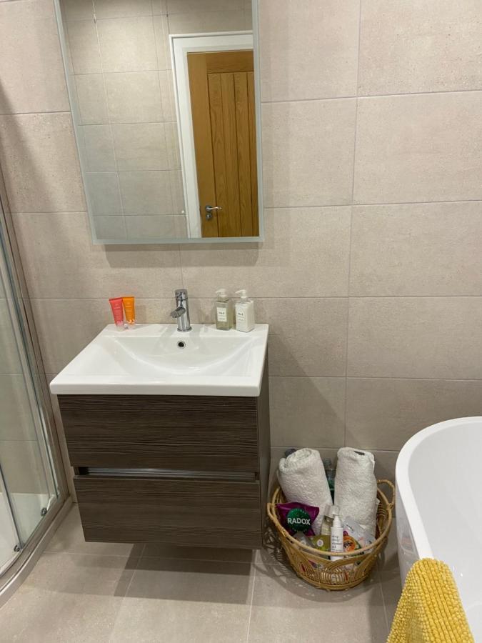 Beautiful Private Room And Bathroom Балликасл Экстерьер фото